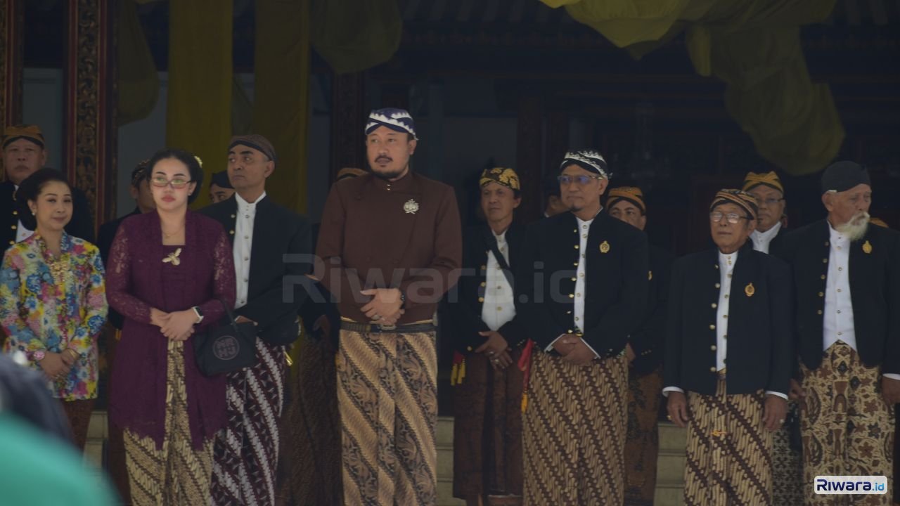 Pakubuwono XIV saat Upacara Agat Grebek Besar 2026